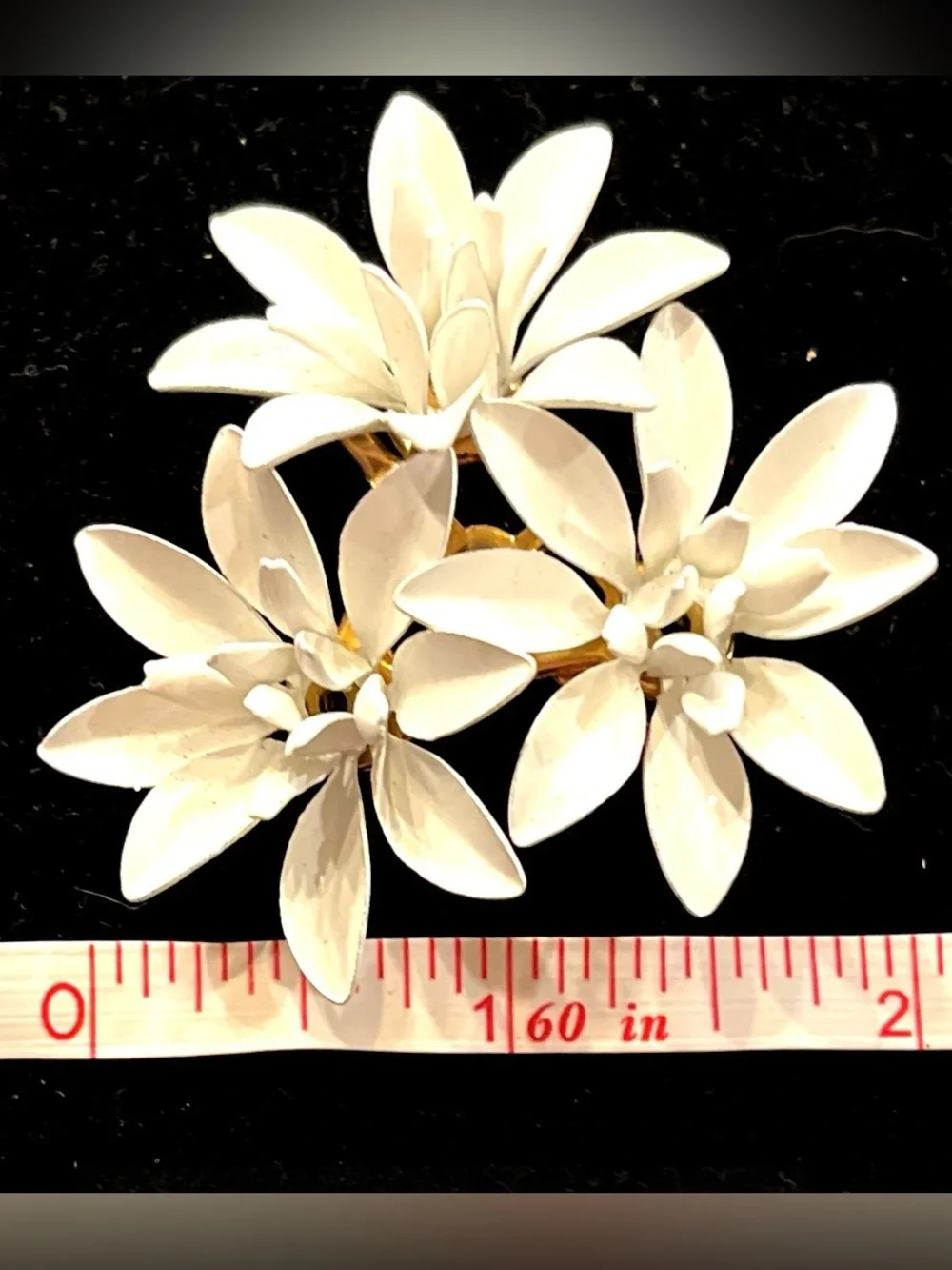 Vintage White Floral Cluster Brooch - Elegant Women’s Jewelry